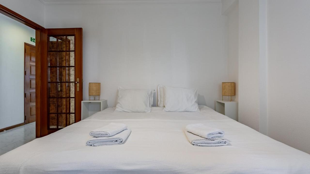 Bright 1Bdr Apartment W/Balcony By Lovelystay Vila Real de Santo António Buitenkant foto